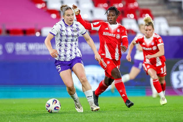 20 03 2026, Football, 1 Womens Bundesliga, SGS Essen FC Bayern München, Stadion Hafenstraße, Google Pixel Frauenbundesliga, 21 Matchday, Season 2025 2026 Paulina Platner SGS Essen 25 in duel against Bernadette Amani FC Bayern Muenchen 15 DFB regulations prohibit any use of photographs as image sequences and or quasi video Nordrhein Westfalen Germany