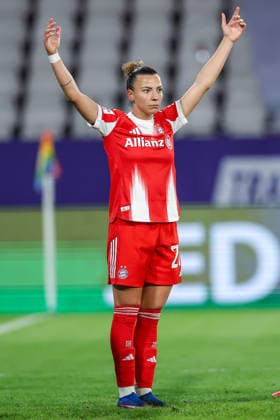 20 03 2026, Football, 1 Womens Bundesliga, SGS Essen FC Bayern Munich, Stadion Hafenstraße, Google Pixel Frauenbundesliga, 21 Matchday, Season 2025 2026 Arianna Caruso FC Bayern Muenchen 27 gesticulating on the pitch DFB regulations prohibit any use of photographs as image sequences and or quasi video Nordrhein Westfalen Germany
