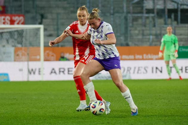 Essen, Germany 20 March 2026 1 Frauenbundesliga 21 Matchday SGS Essen vs FC Bayern Munich Women In the picture from left in the duel Glodis Perla Viggosdottir FCB and Ramona Meier SGS Copyright: HMBxMedia MadeleinexFantini