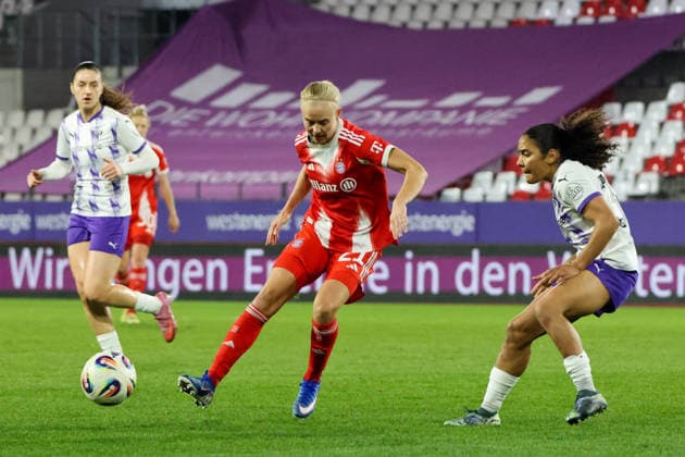 Essen, Germany 20 March 2026 1 Frauenbundesliga 21 Matchday SGS Essen vs FC Bayern Munich Women In the picture from left Pernille Harder FCB and Ella Touon SGS Copyright: HMBxMedia MadeleinexFantini