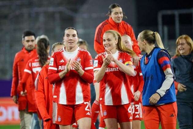 Essen, Germany 20 March 2026 1 Frauenbundesliga 21 Matchday SGS Essen vs FC Bayern Munich Women In the picture from left Vanessa Gilles FCB , Glodis Perla Viggosdottir FCB , Magdalena Eriksson FCB and her teammates celebrating after the victory in Essen Copyright: HMBxMedia MadeleinexFantini