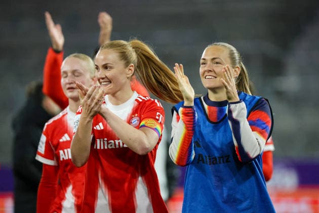 Essen, Germany 20 March 2026 1 Frauenbundesliga 21 Matchday SGS Essen vs FC Bayern Munich Women In the picture from left Glodis Perla Viggosdottir FCB , Magdalena Eriksson FCB and her teammates celebrating after the victory in Essen Copyright: HMBxMedia MadeleinexFantini