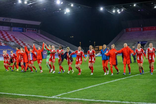 Essen, Germany 20 March 2026 1 Frauenbundesliga 21 Matchday SGS Essen vs FC Bayern Munich Women In the picture The players of FC Bayern Munich celebrating after the victory against Essen Copyright: HMBxMedia MadeleinexFantini
