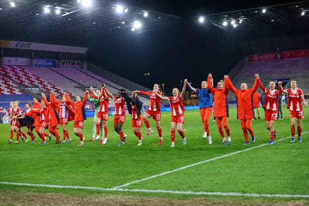 Essen, Germany 20 March 2026 1 Frauenbundesliga 21 Matchday SGS Essen vs FC Bayern Munich Women In the picture The players of FC Bayern Munich celebrating after the victory against Essen Copyright: HMBxMedia MadeleinexFantini