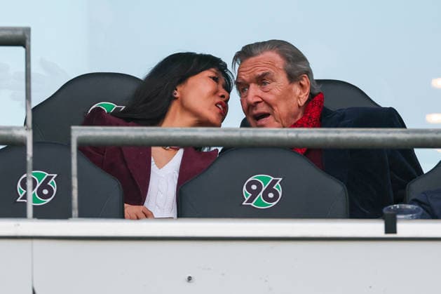 2 Bundesliga Hannover 96 Eintracht Braunschweig on 20 03 2026 in the Heinz von Heiden Arena in Hanover Former Federal Chancellor Gerhard Schröder Schroeder with wife So yeon Schröder Kim in the stadium MH