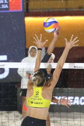 March 20, 2026, Tlaxcala, Ciudad de Mexico, Mexico: Xinyi Xia of China spikes the ball against Molly Phillips of United States during the round of 16 match between China and United States for the Women s 2026 Volleyball World Beach Pro Tour. on March 20, 2026 in Tlaxcala, Mexico. WomenÃ¢â‚¬â ¢S 2026 Volleyball World Beach Pro Tour - Round Of 16  - ZUMAe321 20260320_zsa_e321_092 Copyright: xEssenexHernandezx