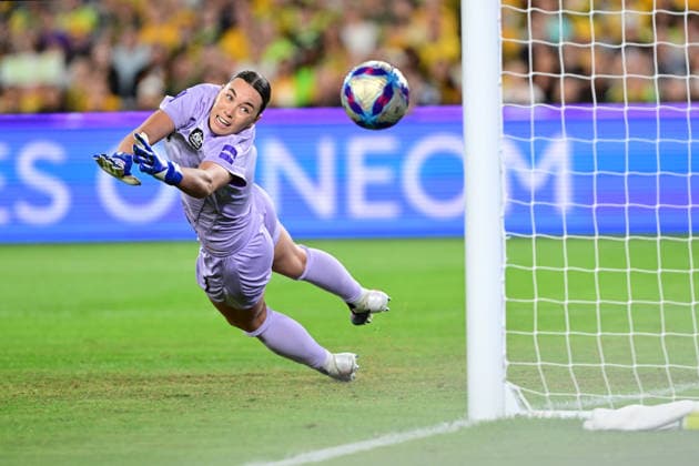 SOCCER ASIAN CUP WOMEN FINAL, Mackenzie Arnold of Australia is beaten by Maika Hamano of Japan to score the opening goal during the AFC Women™s Asian Cup Final match between Japan and Australia at Accor Stadium in Sydney, Saturday, March 21, 2026. ( NO ARCHIVING, EDITORIAL USE ONLY SYDNEY NEW SOUTH WALES AUSTRALIA  Copyright: xDEANxLEWINSx 20260321142306036490