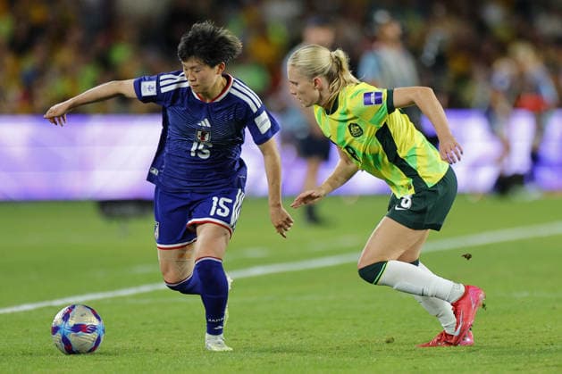 SYDNEY, AUSTRALIA - MARCH 21 Aoba Fujino (15 Japan) fight for possession with Kaitlyn Torpey (8 Australia) during the Womens Asian Cup Australia 2026 Final match between Japan and Australia at Stadium Australia on March 21 2026 in Sydney, Australia Copyright: xMatthewxStarlingx xSPPx Sportspressphoto_SPR114720