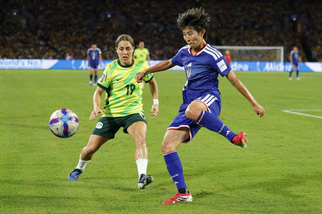SYDNEY, AUSTRALIA - MARCH 21 Riko Ueki (9 Japan) kicks the ball while under pressure from Katrina Gorry (19 Australia) during the Womens Asian Cup Australia 2026 Final match between Japan and Australia at Stadium Australia on March 21 2026 in Sydney, Australia Copyright: xMatthewxStarlingx xSPPx Sportspressphoto_SPR114728