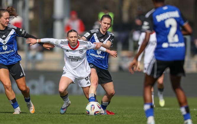 GER, Frankfurt, Eintracht Frankfurt vs Hamburger SV, Google Pixel Bundesliga, Football, DFB, Season 2025 2026, Stadion am Brentanobad, 21 Matchday in picture f l Elisa Senß Eintracht Frankfurt Women 6 , Pauline Machtens Hamburger SV Women 28 DFB DFL REGULATIONS PROHIBIT ANY USE OF PHOTOGRAPHS AS IMAGE SEQUENCES AND OR QUASI VIDEO, 21 03 2026 Copyright: HMBxMedia HendrikxHamelau