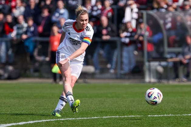 FRANKFURT AM MAIN, GERMANY 21 MARCH 2026 Eintracht Frankfurt Women v HSV Women, 1 Womens Bundesliga, Stadion am Brentanobad v l , Laura Freigang Eintracht Frankfurt scores the goal to 1 0, scores the goal to Copyright: JoaquimxFerreira