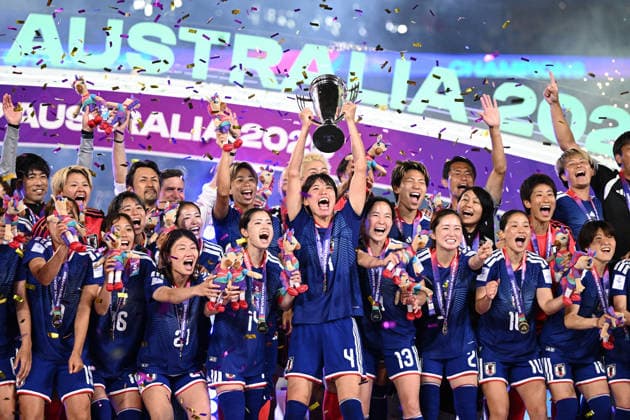 SOCCER ASIAN CUP WOMEN FINAL, Yui Hasegawa (centre) lifts the trophy as Japan celebrate winning the AFC Women™s Asian Cup Final match between Japan and Australia at Stadium Australia in Sydney, Saturday, March 21, 2026. ( NO ARCHIVING, EDITORIAL USE ONLY SYDNEY NEW SOUTH WALES AUSTRALIA  Copyright: xDANxHIMBRECHTSx 20260321133945886982