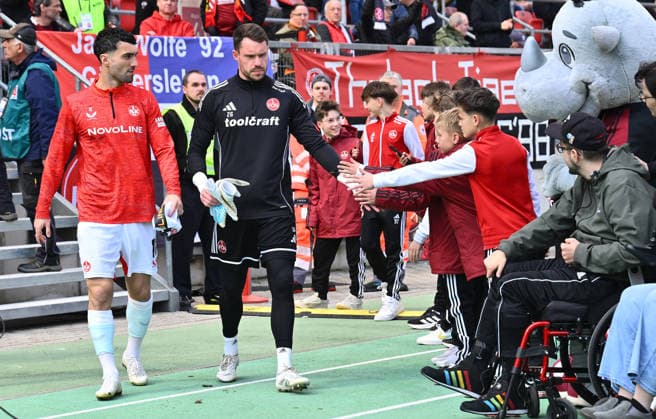 21 03 2026 Soccer Season 2025 2026 2 Soccer Bundesliga 27 Matchday 1 FC Nürnberg FCN Club 1 FC Kaiserslautern FCK Rote Roten Teufel Sportfoto Zink xwoxzix DFL regulations prohibit any use of photographs as image sequences and or quasi video only for editorial use Mahir Emreli 10, 1 FC Kaiserslautern FCK Christian Mathenia 26, 1 FC Nürnberg FCN before the start of the match