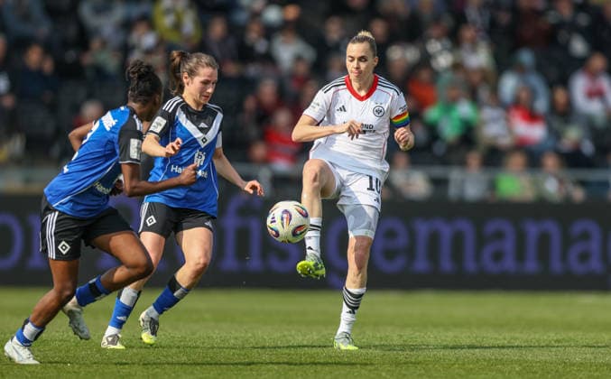 GER, Frankfurt, Eintracht Frankfurt vs Hamburger SV, Google Pixel Bundesliga, Football, DFB, Season 2025 2026, Stadion am Brentanobad, 21 Matchday in the picture from l Pauline Machtens Hamburger SV Women 28 , Laura Freigang Eintracht Frankfurt Women 10 , Duel DFB DFL REGULATIONS PROHIBIT ANY USE OF PHOTOGRAPHS AS IMAGE SEQUENCES AND OR QUASI VIDEO, 21 03 2026 Copyright: HMBxMedia HendrikxHamelau