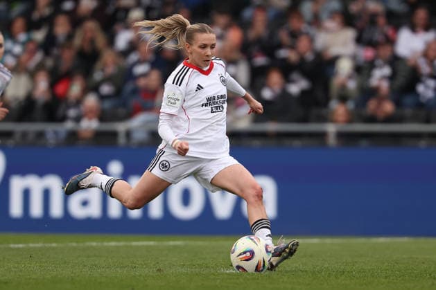 FRANKFURT AM MAIN, GERMANY 21 MARCH 2026 Eintracht Frankfurt Women v HSV Women, 1 Womens Bundesliga, Stadion am Brentanobad v l , Elisa Senss Eintracht Frankfurt make it 3 0, penalty kick Copyright: JoaquimxFerreira