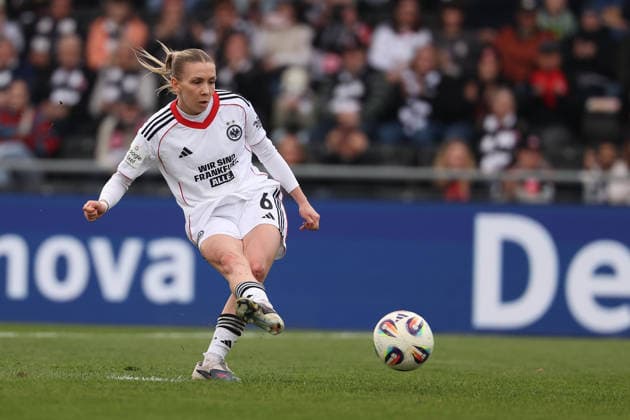 FRANKFURT AM MAIN, GERMANY 21 MARCH 2026 Eintracht Frankfurt Women v HSV Women, 1 Womens Bundesliga, Stadion am Brentanobad v l , Elisa Senss Eintracht Frankfurt make it 3 0, penalty kick Copyright: JoaquimxFerreira