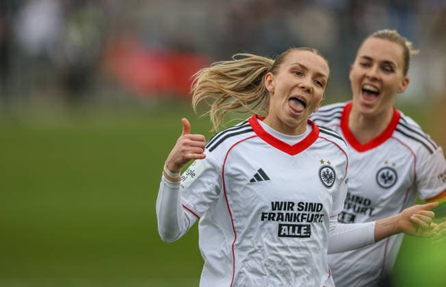 GER, Frankfurt, Eintracht Frankfurt vs Hamburger SV, Google Pixel Bundesliga, Fussball, DFB, Spielzeit 2025 2026, Stadion am Brentanobad, 21. Spieltag im Bild: Elisa Senß (Eintracht Frankfurt Frauen 6) erzielt das 3:1 per Elfmeter, Tor, Jubel und Freude, Emotionen DFB DFL REGULATIONS PROHIBIT ANY USE OF PHOTOGRAPHS AS IMAGE SEQUENCES AND OR QUASI-VIDEO, 21.03.2026 *** GER, Frankfurt, Eintracht Frankfurt vs Hamburger SV, Google Pixel Bundesliga, Football, DFB, Season 2025 2026, Stadion am Brentanobad, 21 Matchday in picture Elisa Senß Eintracht Frankfurt Women 6 scores the 3 1 by penalty kick, goal, jubilation and joy, emotions DFB DFL REGULATIONS PROHIBIT ANY USE OF PHOTOGRAPHS AS IMAGE SEQUENCES AND OR QUASI VIDEO, 21 03 2026 Copyright: HMBxMedia HendrikxHamelau