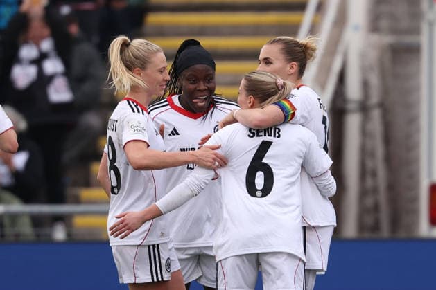 FRANKFURT AM MAIN, GERMANY 21 MARCH 2026 Eintracht Frankfurt Women vs HSV Women, 1 Womens Bundesliga, Stadion am Brentanobad v l ,Rebecka Blomqvist Eintracht Frankfurt , Nicole Anyomi Eintracht Frankfurt , Elisa Senss Eintracht Frankfurt and Laura Freigang Eintracht Frankfurt Goal celebration, celebrate the goal Copyright: JoaquimxFerreira