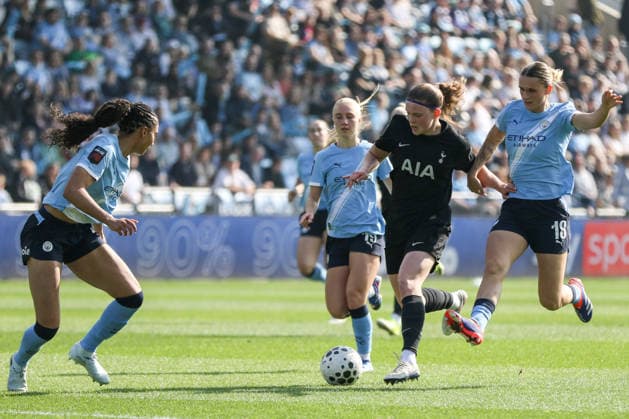 MANCHESTER, ENGLAND - March 21, 2026: Signe Gaupset of Tottenham Hotspur controls the ball during the Barclays Womens Super League match between Manchester City and Tottenham Hotspur at Joie Stadium on March 21, 2026 in Manchester, England. Copyright: xSeanxChandlerx xSPPx Sportspressphoto_SPR114791