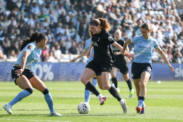 MANCHESTER, ENGLAND - March 21, 2026: Signe Gaupset of Tottenham Hotspur controls the ball during the Barclays Womens Super League match between Manchester City and Tottenham Hotspur at Joie Stadium on March 21, 2026 in Manchester, England. Copyright: xSeanxChandlerx xSPPx Sportspressphoto_SPR114795