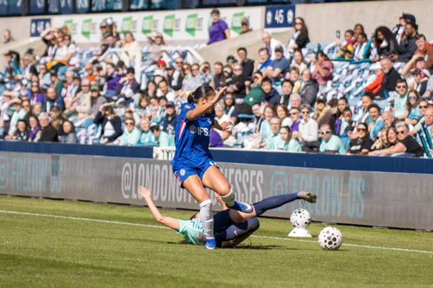 LONDON, ENGLAND - MARCH 21: Alyssa Thompson of Chelsea is tackled by Jana Fernandez of London City Lionesses during the Barclays Womens Super League match between London City Lionesses and Chelsea at the The Den on March 21, 2026 in London, England. (Photo by Claire Jeffrey Sports Press Photo) Copyright: xClairexJeffreyx xSPPx Sportspressphoto_SPR114807