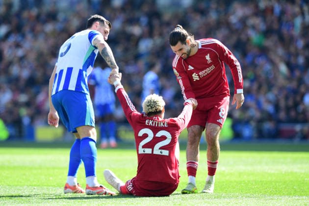Brighton and Hove Albion v Liverpool, Premier League Lewis Dunk Defender of Brighton and Hove Albion and Dominik Szoboszlai Midfielder of Liverpool help Hugo Ekitike Forward of Liverpool back to his feet before he his substituted during the Premier League match between Brighton and Hove Albion and Liverpool at the American Express Stadium, Brighton and Hove, UK on 21 March 2026. Brighton and Hove American Express Stadium East Sussex UK Editorial use only DataCo restrictions apply See www.football-dataco.com , Copyright: xJeffxMoodx PSI-23949-0010