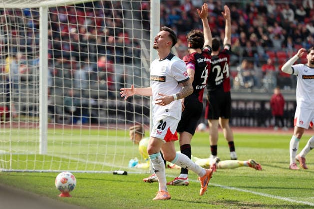 21 03 2026, xrekx, Fußball 2 Bundesliga, 1 FC Nuernberg 1 FC Kaiserslautern v l Torchance Mergim Berisha 1 FC Kaiserslautern enttaeuscht, enttäuscht, schaut enttaeuscht, niedergeschlagen, disappointed DFL DFB REGULATIONS PROHIBIT ANY USE OF PHOTOGRAPHS as IMAGE SEQUENCES and or QUASI VIDEO Nuernberg