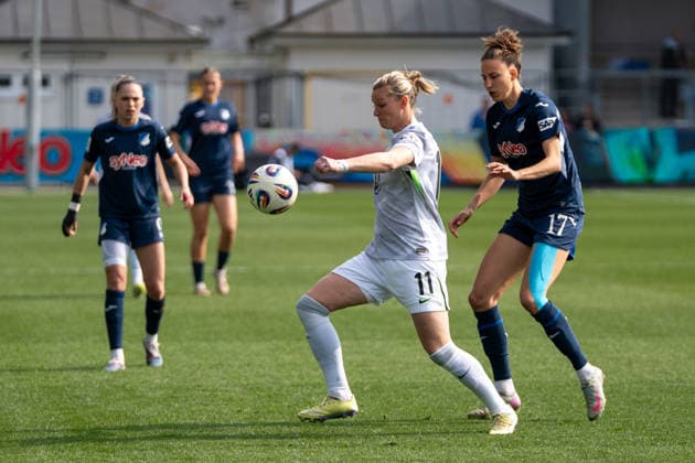 Google Pixel Frauen Bundesliga TSG Hoffenheim vs VfL Wolfsburg, Dietmar Hopp Stadion, 21 03 2026 duel between Alexandra Popp VfL Wolfsburg Frauen, 11 and Franziska Harsch TSG Hoffenheim Frauen, 17 Google Pixel Frauen Bundesliga TSG Hoffenheim vs VfL Wolfsburg, Dietmar Hopp Stadion, 21 03 2026 DFB DFL REGULATIONS PROHIBIT ANY USE OF PHOTOGRAPHS AS IMAGE SEQUENCES AND OR QUASI VIDEO Copyright: xBEAUTILUSxSPORTS Hillx