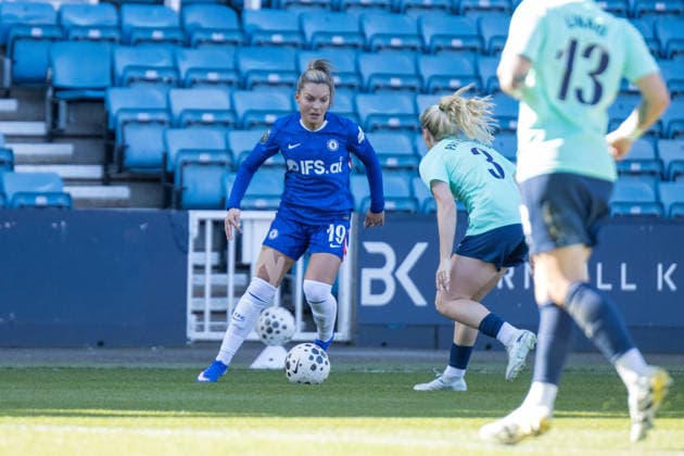 LONDON, ENGLAND - MARCH 21: Johanna Rytting Kaneryd of Chelsea looks for a cross during the Barclays Womens Super League match between London City Lionesses and Chelsea at the The Den on March 21, 2026 in London, England. (Photo by Claire Jeffrey Sports Press Photo) Copyright: xClairexJeffreyx xSPPx Sportspressphoto_SPR114838