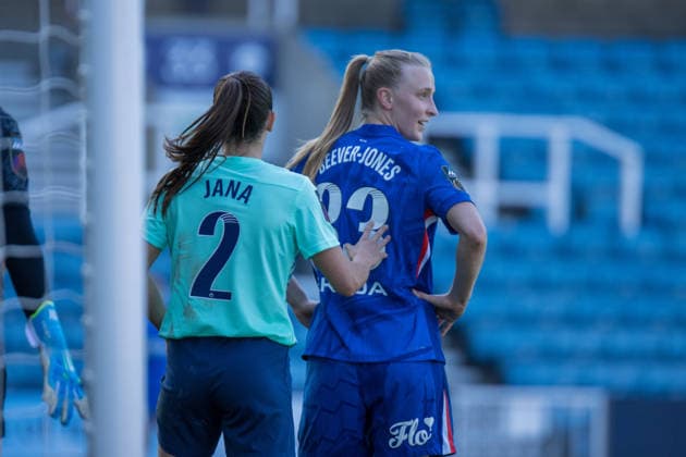 LONDON, ENGLAND - MARCH 21: Aggie Beever-Jones of Chelsea is marked by Jana Fernandez of London City Lionesses during the Barclays Womens Super League match between London City Lionesses and Chelsea at the The Den on March 21, 2026 in London, England. (Photo by Claire Jeffrey Sports Press Photo) Copyright: xClairexJeffreyx xSPPx Sportspressphoto_SPR114840