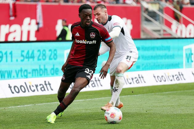 21 03 2026, xrekx, Fußball 2 Bundesliga, 1 FC Nuernberg 1 FC Kaiserslautern v l Rabby Nzingoula 1 FC Nuernberg Luca Sirch 1 FC Kaiserslautern Zweikampf, Aktion, action, battle for the ball DFL DFB REGULATIONS PROHIBIT ANY USE OF PHOTOGRAPHS as IMAGE SEQUENCES and or QUASI VIDEO Nuernberg
