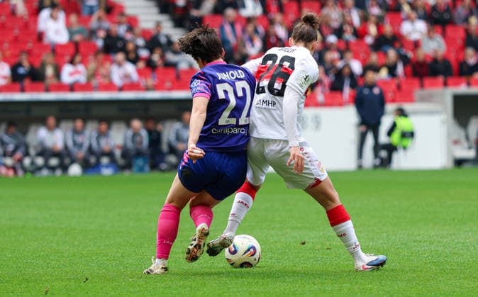 Germany VfB Stuttgart Women vs 1 FSV Mainz 05 Women, Matchday 20, 2 Womens Bundesliga, MHP Arena Stuttgart Emma Junold, 1 FSV Mainz 05 Women, 22 , Nicole Billa, VfB Stuttgart Women, 26 Stuttgart MHP Arena Baden Württemberg Germany Copyright: xBenedictxChristx