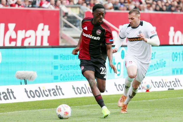 21 03 2026, xrekx, Fußball 2 Bundesliga, 1 FC Nuernberg 1 FC Kaiserslautern v l Rabby Nzingoula 1 FC Nuernberg Luca Sirch 1 FC Kaiserslautern Zweikampf, Aktion, action, battle for the ball DFL DFB REGULATIONS PROHIBIT ANY USE OF PHOTOGRAPHS as IMAGE SEQUENCES and or QUASI VIDEO Nuernberg