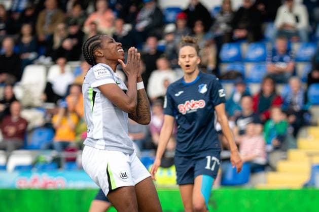 Lineth Beerensteyn 9 VFL Wolfsburg show emotion while Franziska Harsch 17 TSG Hoffenheim concentrate GPFBL TSG Hoffenheim VfL Wolfsburg Copyright: xSpeedshotx
