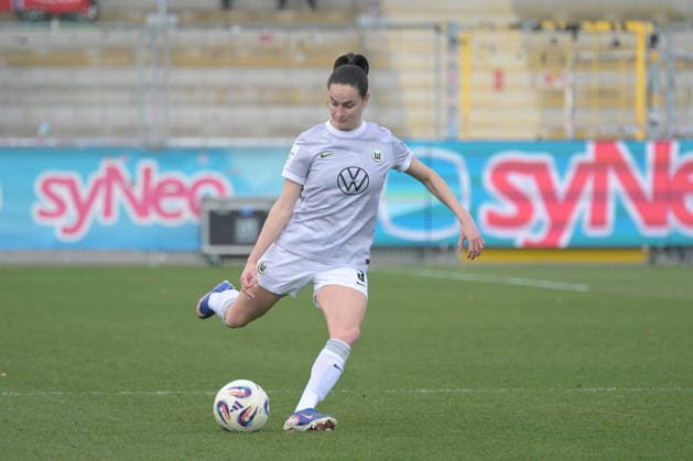Caitlin Dijkstra VfL Wolfsburg, 03 am with ball GER, TSG 1899 Hoffenheim vs VfL Wolfsburg, Football, Google Pixel Frauen Bundesliga, Saison 2025 2026, 21 03 2026 DFB DFL regulations prohibit any use of photographs as image sequences and or quasi video GER, TSG 1899 Hoffenheim vs VfL Wolfsburg, Football, Google Pixel Frauen Bundesliga, Saison 2025 2026, 21 03 2026 Hoffenheim Copyright: xEibner-Pressefoto TobiasxBaurx EP_TBR