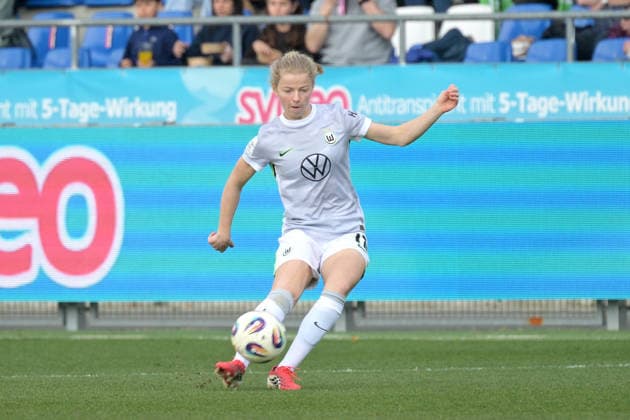 Justine Kielland VfL Wolfsburg, 18 am with ball GER, TSG 1899 Hoffenheim vs VfL Wolfsburg, Football, Google Pixel Frauen Bundesliga, Saison 2025 2026, 21 03 2026 DFB DFL regulations prohibit any use of photographs as image sequences and or quasi video GER, TSG 1899 Hoffenheim vs VfL Wolfsburg, Football, Google Pixel Frauen Bundesliga, Saison 2025 2026, 21 03 2026 Hoffenheim Copyright: xEibner-Pressefoto TobiasxBaurx EP_TBR