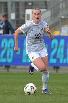Janina Minge VfL Wolfsburg, 6 am with ball GER, TSG 1899 Hoffenheim vs VfL Wolfsburg, Football, Google Pixel Frauen Bundesliga, Saison 2025 2026, 21 03 2026 DFB DFL regulations prohibit any use of photographs as image sequences and or quasi video GER, TSG 1899 Hoffenheim vs VfL Wolfsburg, Football, Google Pixel Frauen Bundesliga, Saison 2025 2026, 21 03 2026 Hoffenheim Copyright: xEibner-Pressefoto TobiasxBaurx EP_TBR