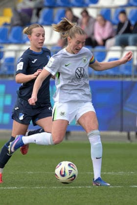 Janina Minge VfL Wolfsburg, 6 am with ball in duel with Laura Gloning TSG 1899 Hoffenheim, 20 GER, TSG 1899 Hoffenheim vs VfL Wolfsburg, Football, Google Pixel Frauen Bundesliga, Saison 2025 2026, 21 03 2026 DFB DFL regulations prohibit any use of photographs as image sequences and or quasi video GER, TSG 1899 Hoffenheim vs VfL Wolfsburg, Football, Google Pixel Frauen Bundesliga, Saison 2025 2026, 21 03 2026 Hoffenheim Copyright: xEibner-Pressefoto TobiasxBaurx EP_TBR