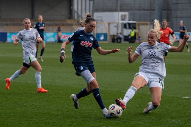 Google Pixel Frauen Bundesliga TSG Hoffenheim vs VfL Wolfsburg, Dietmar Hopp Stadion, 21 03 2026 duel between Guro Bergsvand VfL Wolfsburg Frauen, 20 and Jill Janssens TSG Hoffenheim Frauen, 9 Google Pixel Frauen Bundesliga TSG Hoffenheim vs VfL Wolfsburg, Dietmar Hopp Stadion, 21 03 2026 DFB DFL REGULATIONS PROHIBIT ANY USE OF PHOTOGRAPHS AS IMAGE SEQUENCES AND OR QUASI VIDEO Copyright: xBEAUTILUSxSPORTS Hillx