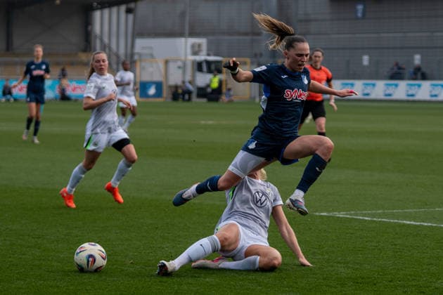 Google Pixel Frauen Bundesliga TSG Hoffenheim vs VfL Wolfsburg, Dietmar Hopp Stadion, 21 03 2026 duel between Guro Bergsvand VfL Wolfsburg Frauen, 20 and Jill Janssens TSG Hoffenheim Frauen, 9 Google Pixel Frauen Bundesliga TSG Hoffenheim vs VfL Wolfsburg, Dietmar Hopp Stadion, 21 03 2026 DFB DFL REGULATIONS PROHIBIT ANY USE OF PHOTOGRAPHS AS IMAGE SEQUENCES AND OR QUASI VIDEO Copyright: xBEAUTILUSxSPORTS Hillx