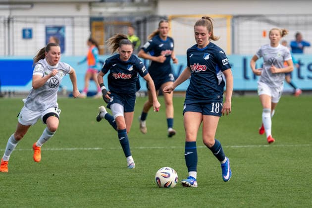 Google Pixel Women Bundesliga TSG Hoffenheim vs VfL Wolfsburg, Dietmar Hopp Stadion, 21 03 2026 On the ball Valesca Ampoorter TSG Hoffenheim Women, 18 Google Pixel Women Bundesliga TSG Hoffenheim vs VfL Wolfsburg, Dietmar Hopp Stadion, 21 03 2026 DFB DFL REGULATIONS PROHIBIT ANY USE OF PHOTOGRAPHS AS IMAGE SEQUENCES AND OR QUASI VIDEO Copyright: xBEAUTILUSxSPORTS Hillx