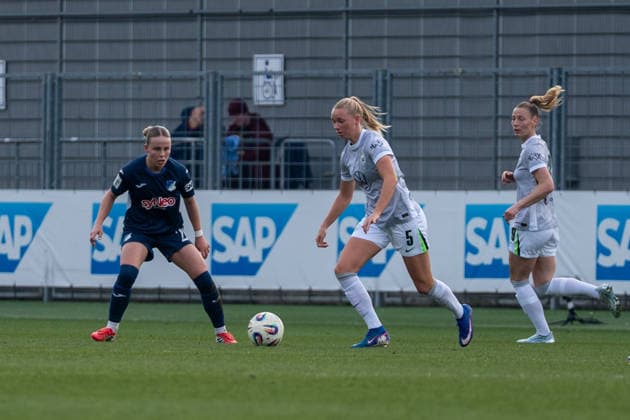 Google Pixel Women Bundesliga TSG Hoffenheim vs VfL Wolfsburg, Dietmar Hopp Stadion, 21 03 2026 On the ball Ella Peddemors VfL Wolfsburg Women, 5 Google Pixel Women Bundesliga TSG Hoffenheim vs VfL Wolfsburg, Dietmar Hopp Stadion, 21 03 2026 DFB DFL REGULATIONS PROHIBIT ANY USE OF PHOTOGRAPHS AS IMAGE SEQUENCES AND OR QUASI VIDEO Copyright: xBEAUTILUSxSPORTS Hillx