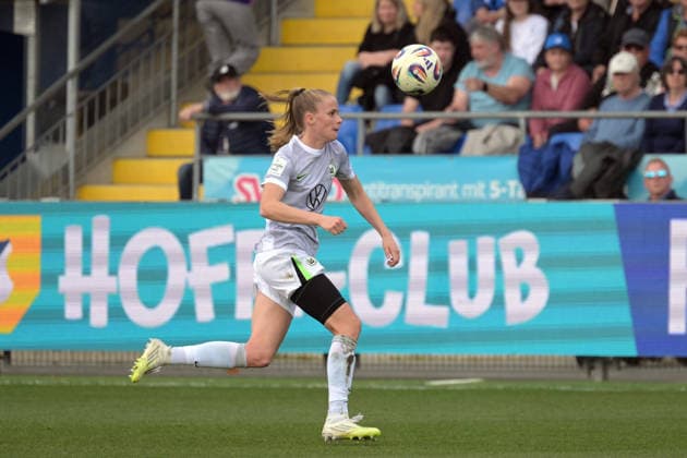 Vivien Endemann VfL Wolfsburg, 25 am with ball GER, TSG 1899 Hoffenheim vs VfL Wolfsburg, Football, Google Pixel Frauen Bundesliga, Saison 2025 2026, 21 03 2026 DFB DFL regulations prohibit any use of photographs as image sequences and or quasi video GER, TSG 1899 Hoffenheim vs VfL Wolfsburg, Football, Google Pixel Frauen Bundesliga, Saison 2025 2026, 21 03 2026 Hoffenheim Copyright: xEibner-Pressefoto TobiasxBaurx EP_TBR