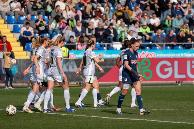 Google Pixel Frauen Bundesliga TSG Hoffenheim vs VfL Wolfsburg, Dietmar Hopp Stadion, 21 03 2026 Goal to 0 1 for VfL Wolfsburg by scorer Lineth Beerensteyn VfL Wolfsburg Frauen, 9 Goal and cheers Google Pixel Frauen Bundesliga TSG Hoffenheim vs VfL Wolfsburg, Dietmar Hopp Stadion, 21 03 2026 DFB DFL REGULATIONS PROHIBIT ANY USE OF PHOTOGRAPHS AS IMAGE SEQUENCES AND OR QUASI VIDEO Copyright: xBEAUTILUSxSPORTS Hillx