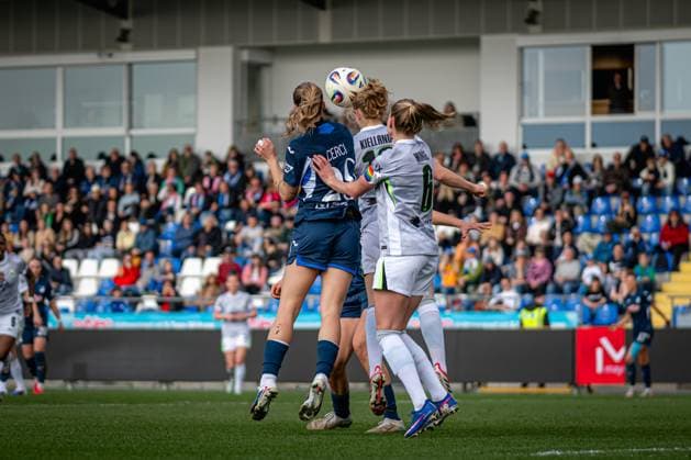 Selina Cerci 29 TSG Hoffenheim , Justine Kielland 18 VFL Wolfsburg and Janina Minge 6 VFL Wolfsburg fight for the ball in the air GPFBL TSG Hoffenheim VfL Wolfsburg Copyright: xSpeedshotx