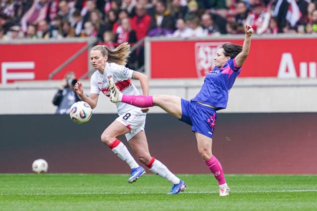 Emma Junold 1 FSV Mainz 05, 22 clears the ball in front of Maximiliane Rall VfB Stuttgart, 08 , GER, VfB Stuttgart vs 1 FSV Mainz 05, Football, Women, 2 Bundesliga, Matchday 20, Season 2025 2026, 21 03 2026, GER, VfB Stuttgart vs 1 FSV Mainz 05, Football, Women, 2 Bundesliga, Matchday 20, Season 2025 2026, 21 03 2026 Stuttgart Copyright: xEibner-Pressefoto ChristianxLangx EP_CLG