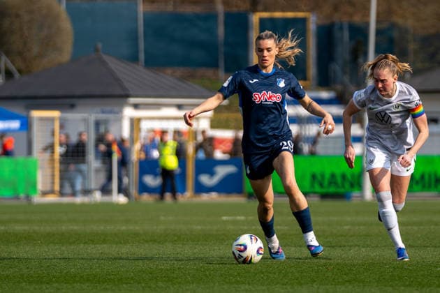 Google Pixel Frauen Bundesliga TSG Hoffenheim vs VfL Wolfsburg, Dietmar Hopp Stadion, 21 03 2026 Duel between Selina Cerci TSG Hoffenheim Frauen, 29 and Janina Minge VfL Wolfsburg Frauen, 6 Google Pixel Frauen Bundesliga TSG Hoffenheim vs VfL Wolfsburg, Dietmar Hopp Stadion, 21 03 2026 DFB DFL REGULATIONS PROHIBIT ANY USE OF PHOTOGRAPHS AS IMAGE SEQUENCES AND OR QUASI VIDEO Copyright: xBEAUTILUSxSPORTS Hillx