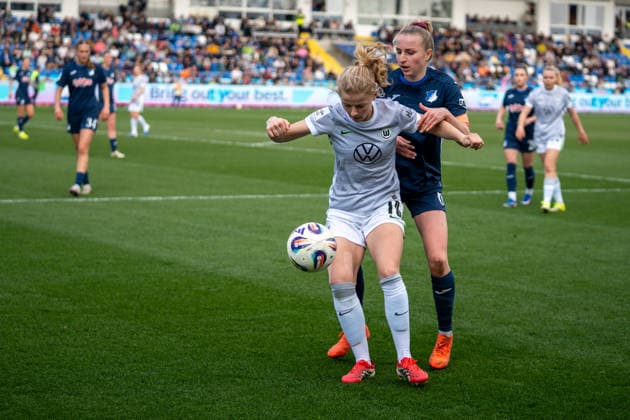 Google Pixel Frauen Bundesliga TSG Hoffenheim vs VfL Wolfsburg, Dietmar Hopp Stadion, 21 03 2026 duel between Justine Kielland VfL Wolfsburg Frauen, 18 and Vanessa Diehm TSG Hoffenheim Frauen, 6 Google Pixel Frauen Bundesliga TSG Hoffenheim vs VfL Wolfsburg, Dietmar Hopp Stadion, 21 03 2026 DFB DFL REGULATIONS PROHIBIT ANY USE OF PHOTOGRAPHS AS IMAGE SEQUENCES AND OR QUASI VIDEO Copyright: xBEAUTILUSxSPORTS Hillx