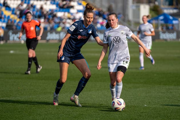 Google Pixel Frauen Bundesliga TSG Hoffenheim vs VfL Wolfsburg, Dietmar Hopp Stadion, 21 03 2026 duel between Lisa Doorn TSG Hoffenheim Frauen, 14 and Svenja Huth VfL Wolfsburg Frauen, 10 Google Pixel Frauen Bundesliga TSG Hoffenheim vs VfL Wolfsburg, Dietmar Hopp Stadion, 21 03 2026 DFB DFL REGULATIONS PROHIBIT ANY USE OF PHOTOGRAPHS AS IMAGE SEQUENCES AND OR QUASI VIDEO Copyright: xBEAUTILUSxSPORTS Hillx