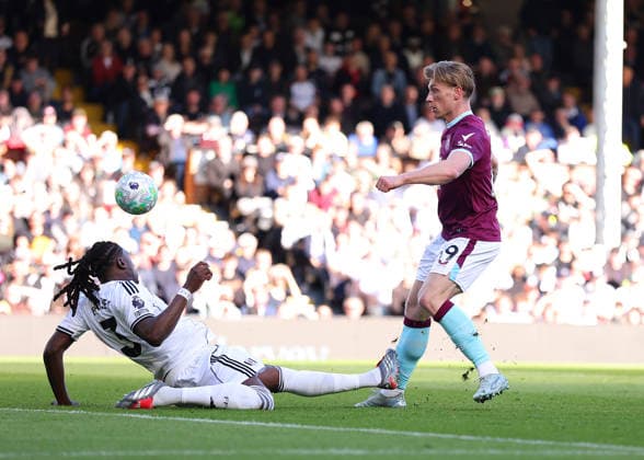 21st March 2026; Craven Cottage, Fulham, London, England; Premier League Football, Fulham versus Burnley; Zian Flemming of Burnley shot is blocked by Alex Iwobi of Fulham  JPxFletcher Content restricted for UK based newspaper